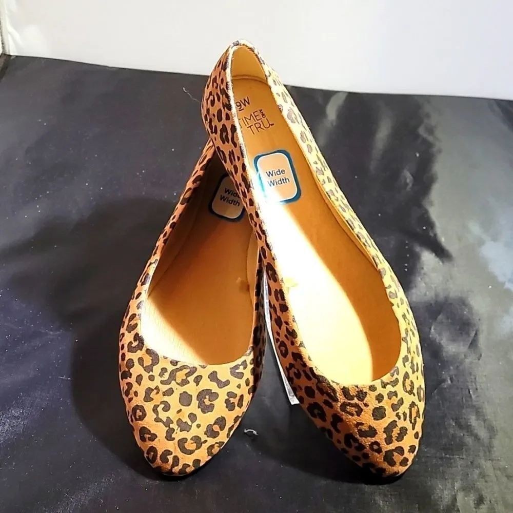 TIME AND TRU BASIC BALLET  ANIMAL PRINT FLATS - Picture 2 of 16